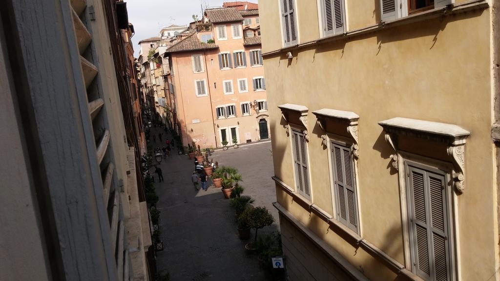 Vetrina Holidays Apartment Navona Roma Quarto foto