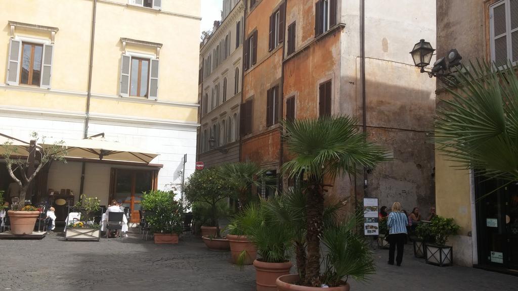 Vetrina Holidays Apartment Navona Roma Quarto foto
